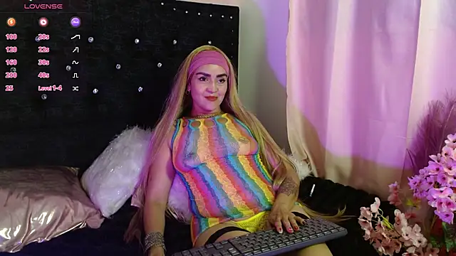 Ambar_Rouxee's cam snapshot