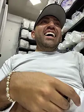 JuanZapata33 live sex cam