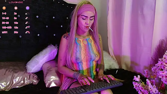 Ambar_Rouxee's cam snapshot