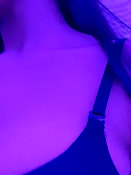 KARISHMA-STRIP's cam snapshot