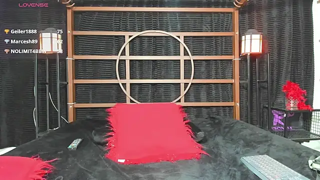 MOM_CAMILA's cam snapshot