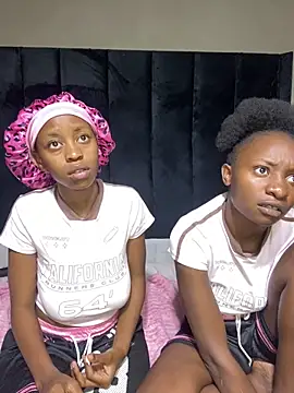 SexyPetitex25 live sex cam