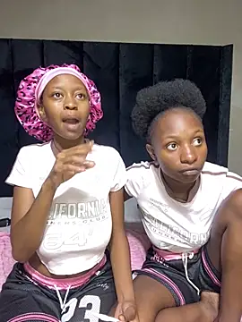 SexyPetitex25 live sex cam