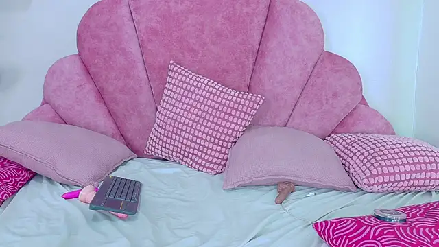 AbigailLenox__ live sex cam