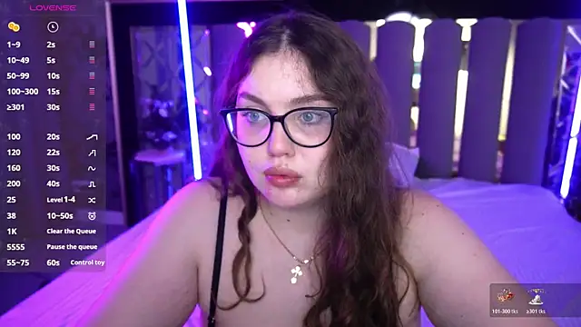 LuxSopphia's cam snapshot