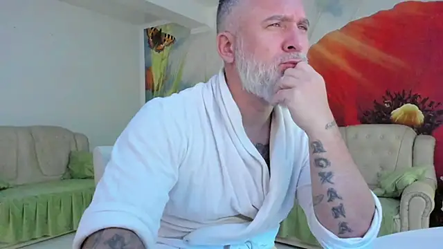 BlowMyXXL live sex cam