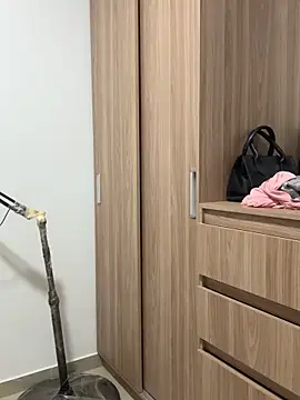 Pretty_Isadora live sex cam