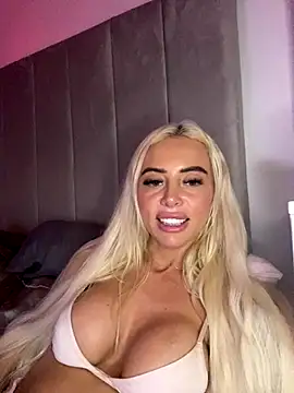 MaisieMae's cam snapshot