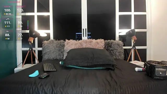 Ninakravis live sex cam