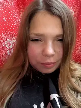 Zuli_Kiska live sex cam