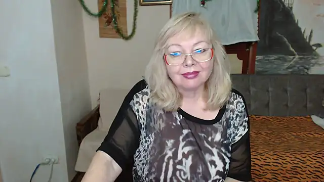 EvelynLoveShy live sex cam