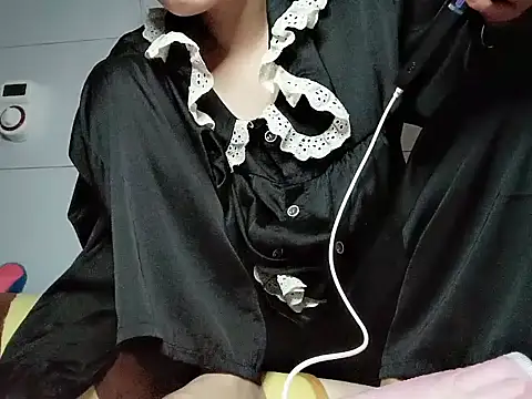 Tuyet696 live sex cam