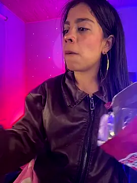 NINA_18_YEARS's cam snapshot