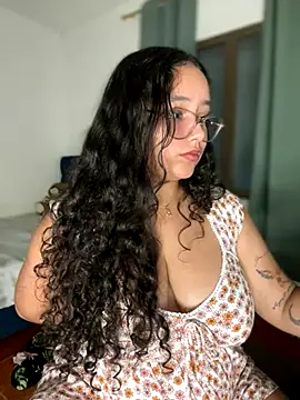 CurlyGirl_1 live sex cam