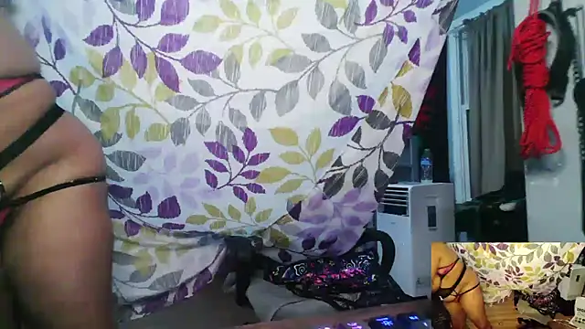 Mommybubbles2's cam snapshot