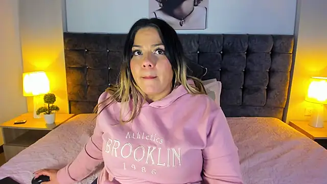 isabella_horney_'s cam snapshot