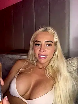 MaisieMae's cam snapshot