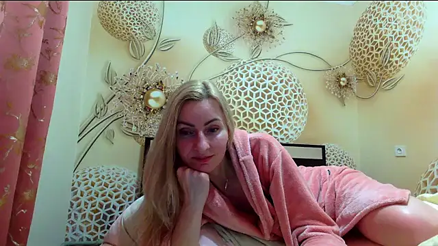 Yourrealgirl's cam snapshot