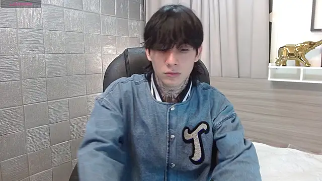 Iantwink18 live sex cam