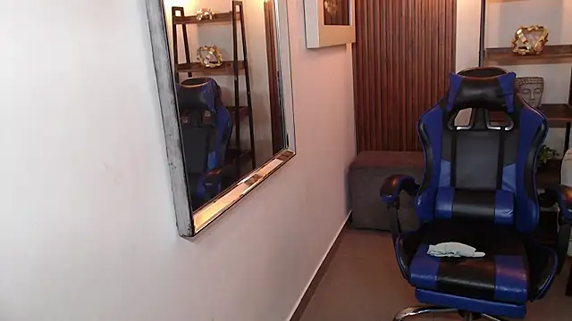 Kenya--Buhle live sex cam