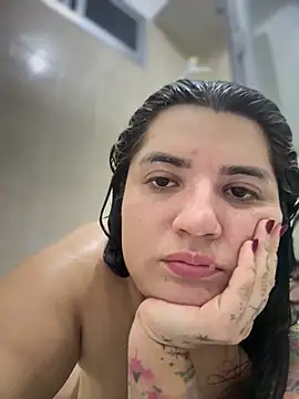 horny_roomiess's cam snapshot