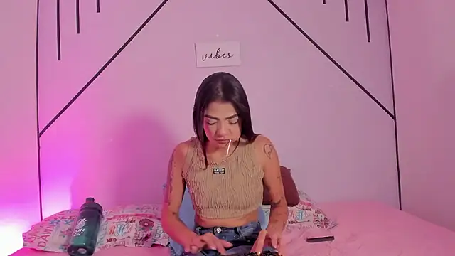 MiahCornell_ live sex cam