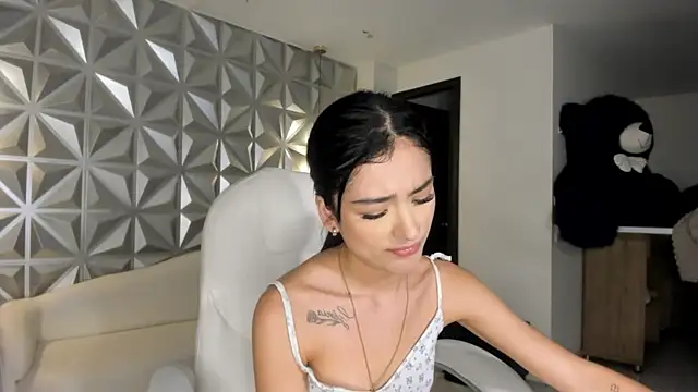 zoerouse_'s cam snapshot