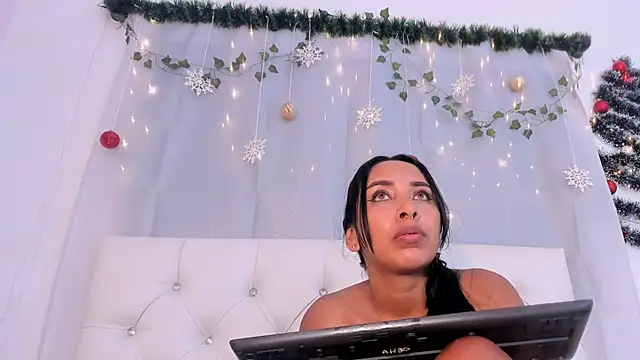 Emma_lorense22 live sex cam