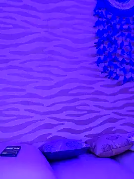 KARISHMA-STRIP live sex cam