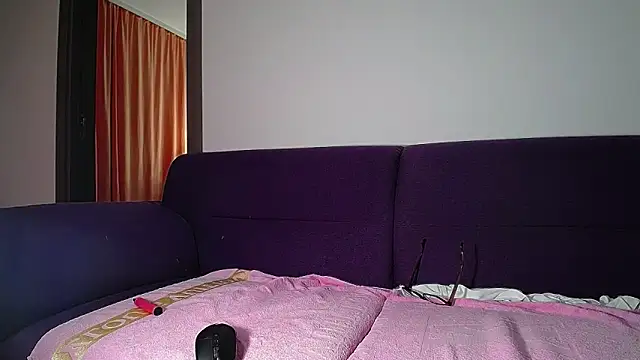 Julianna68 live sex cam