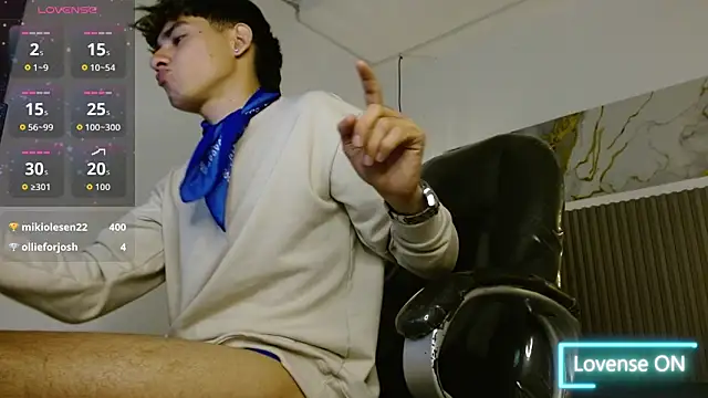 Dyla_n18 live sex cam