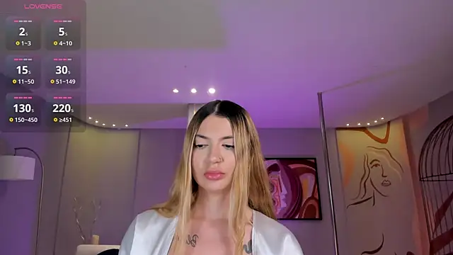 NiaHolland live sex cam