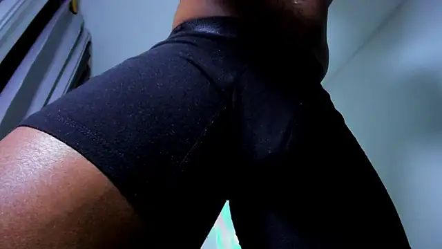 ronnie_7777 live sex cam