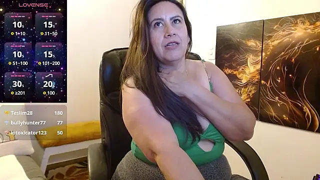 amalia_brunette's cam snapshot