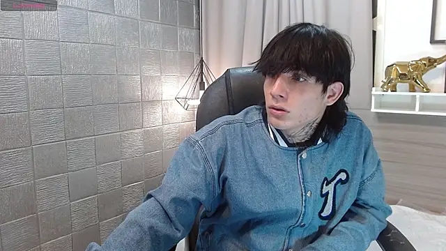 Iantwink18 live sex cam