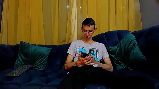 ZyroNight live sex cam