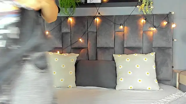 Nickifox__'s cam snapshot