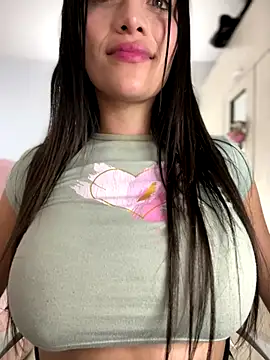 Emmily_19 live sex cam