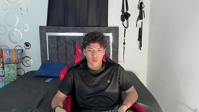 Maximiliano_Khalil live sex cam