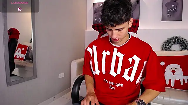 AdrianRinaldi live sex cam