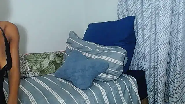 SexySlimMelanin live sex cam