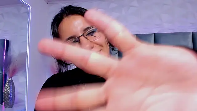 HollyPeach's cam snapshot