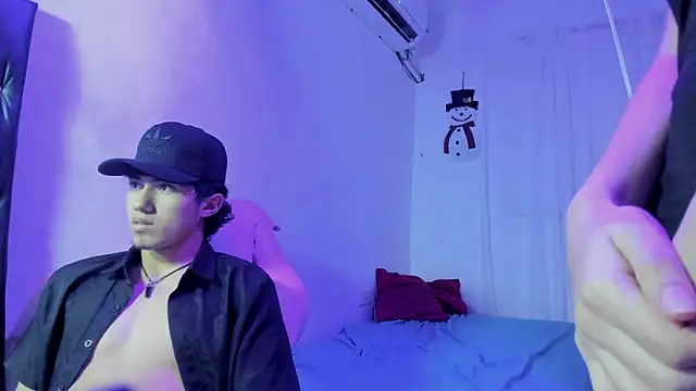 Laura_and_Kevin live sex cam