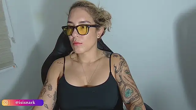 ValkyriaRose live sex cam