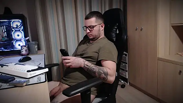 kevinnlovelly live sex cam