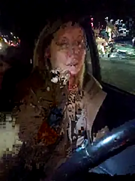 SheIsSomething live sex cam