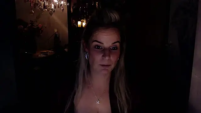 MystiqueMaven's cam snapshot