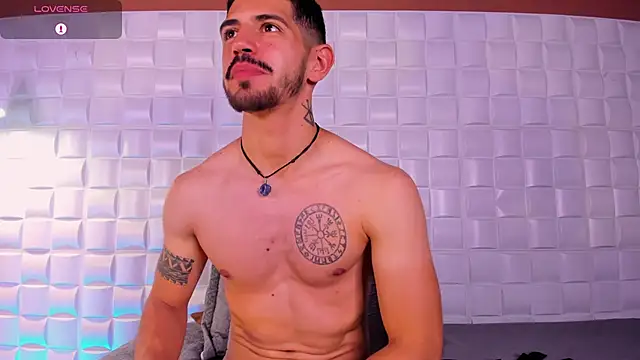 AlejandroStormm live sex cam