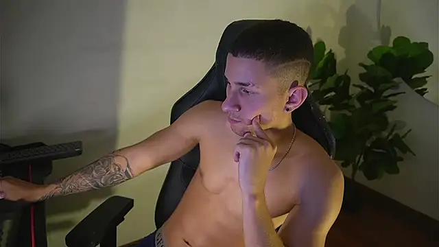 Thin_tommy11's cam snapshot