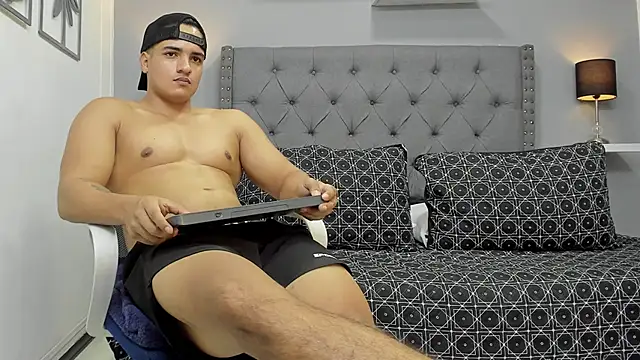 maxximo_strong_'s cam snapshot